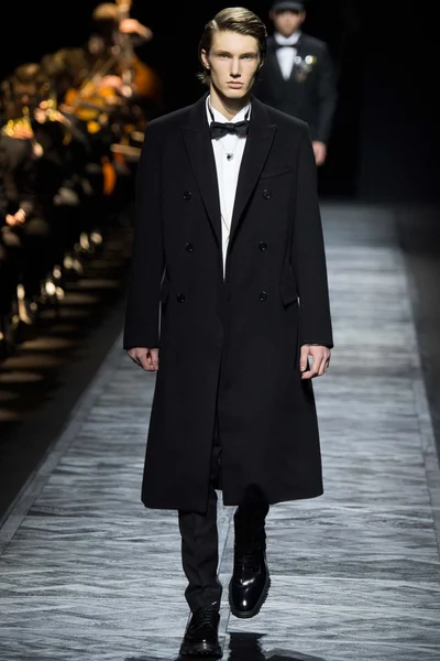 Look 7